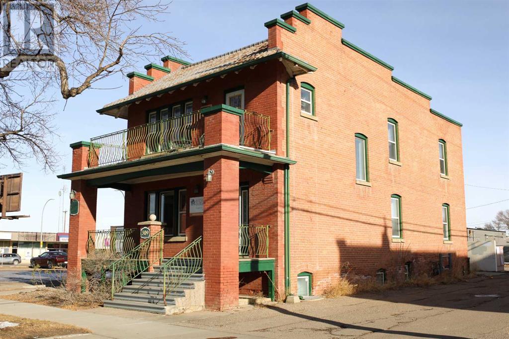 1002 3 Avenue S, Lethbridge, Alberta