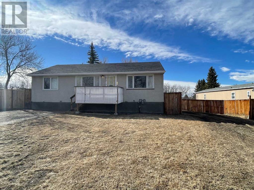 817 2 Street E, Cardston, Alberta