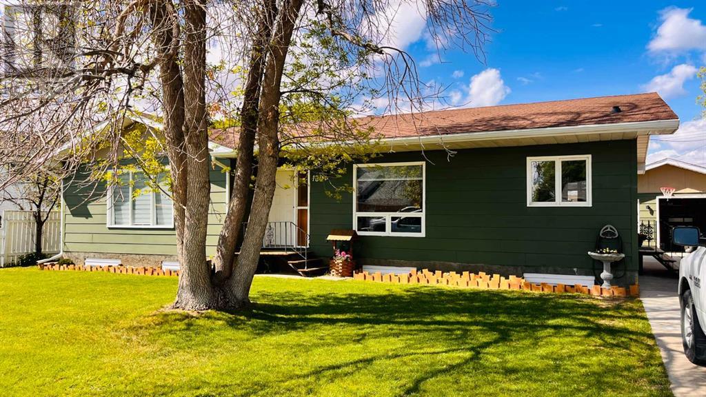 130 2 Avenue W, Bow Island, Alberta