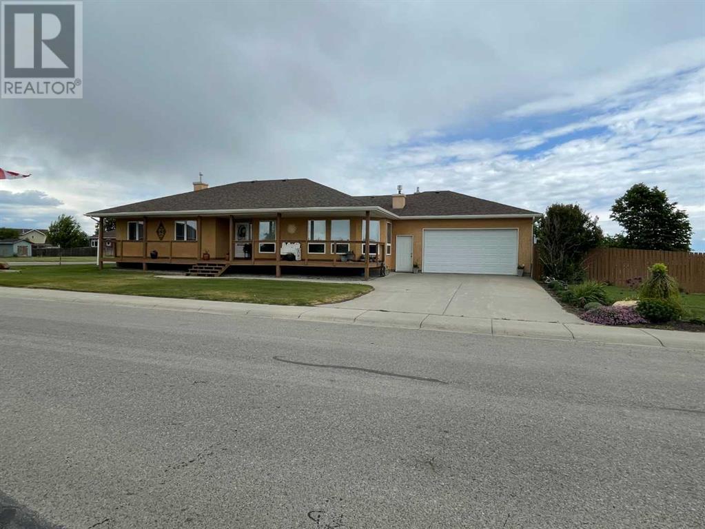 688 8A Avenue W, Cardston, Alberta