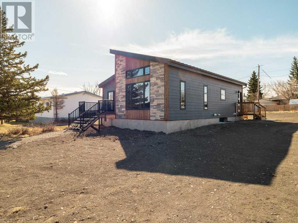 686 Lacombe Street, Pincher Creek, Alberta  T0K 1W0 - Photo 2 - A2207854