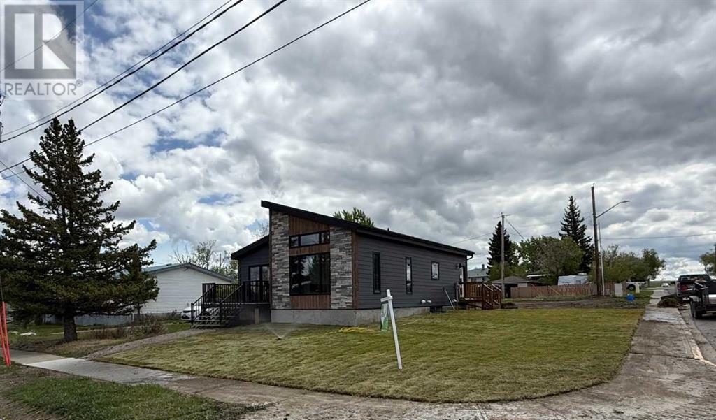 686 Lacombe Street, Pincher Creek, Alberta
