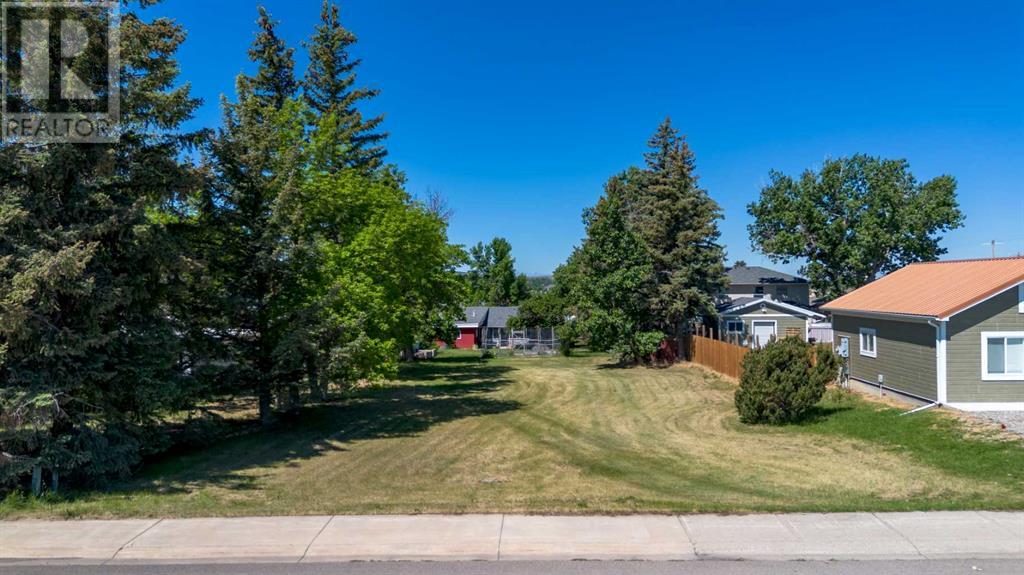 731 2 Street E, Cardston, Alberta