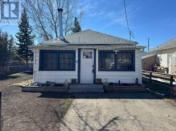 724 Lacombe Street, Pincher Creek, Alberta