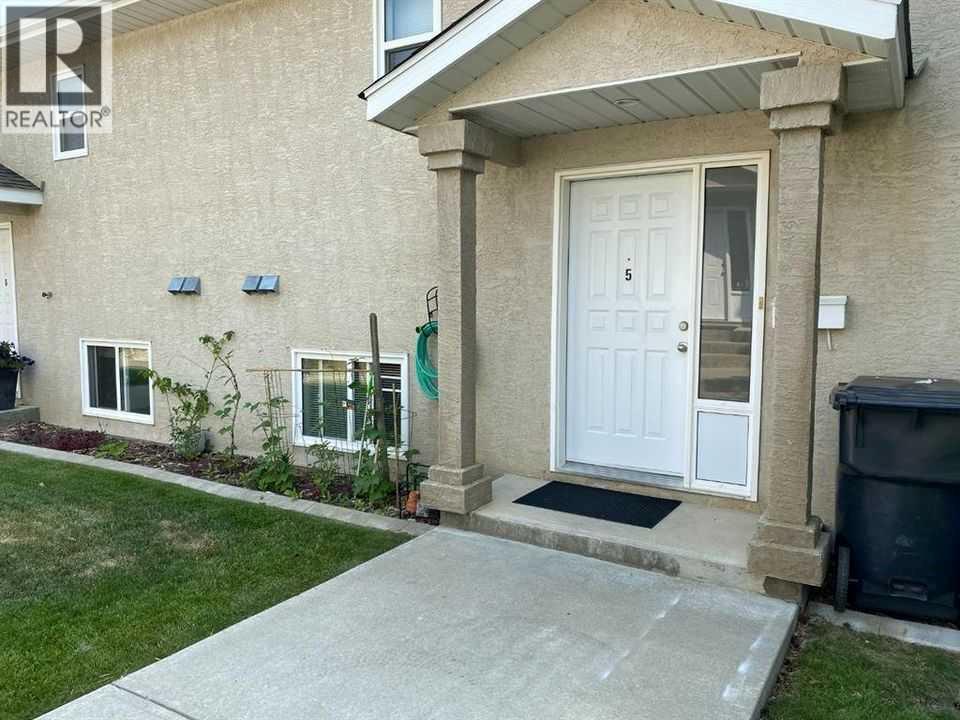 5, 5 Tartan Boulevard W, Lethbridge, Alberta