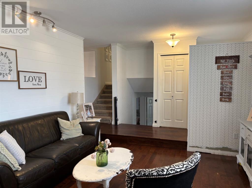 182 S 3 Street E, Magrath, Alberta  T0K 1J0 - Photo 6 - A2205800