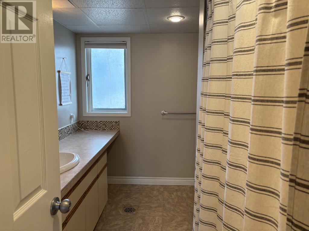 182 S 3 Street E, Magrath, Alberta  T0K 1J0 - Photo 34 - A2205800