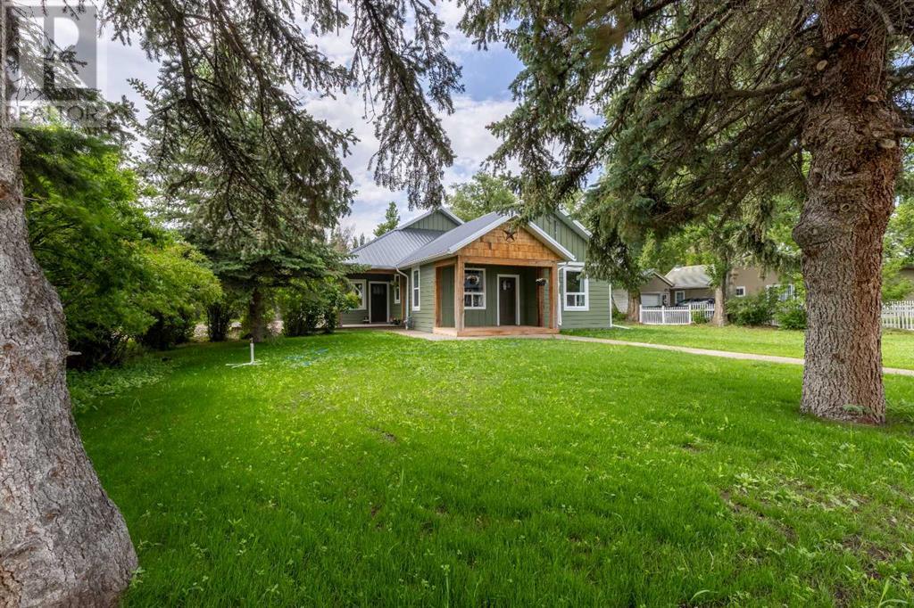 44 S 2 Street W, Magrath, Alberta  T0K 1J0 - Photo 4 - A2221376