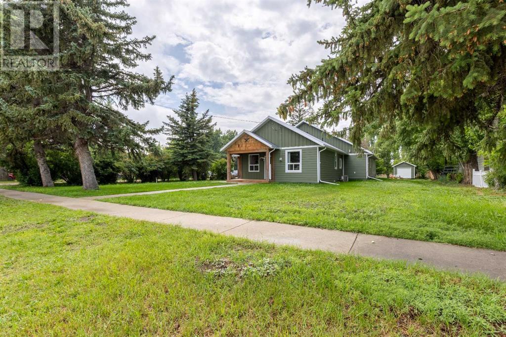 44 S 2 Street W, Magrath, Alberta  T0K 1J0 - Photo 3 - A2221376