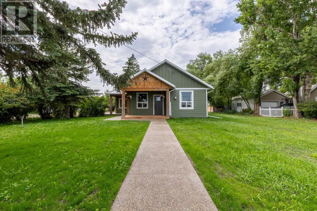 44 S 2 Street W, Magrath, Alberta  T0K 1J0 - Photo 2 - A2221376