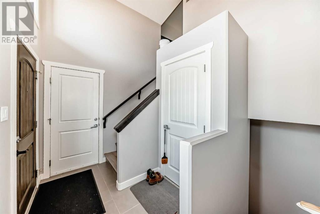 612 Aquitania Boulevard W, Lethbridge, Alberta  T1J 5G5 - Photo 2 - A2230894
