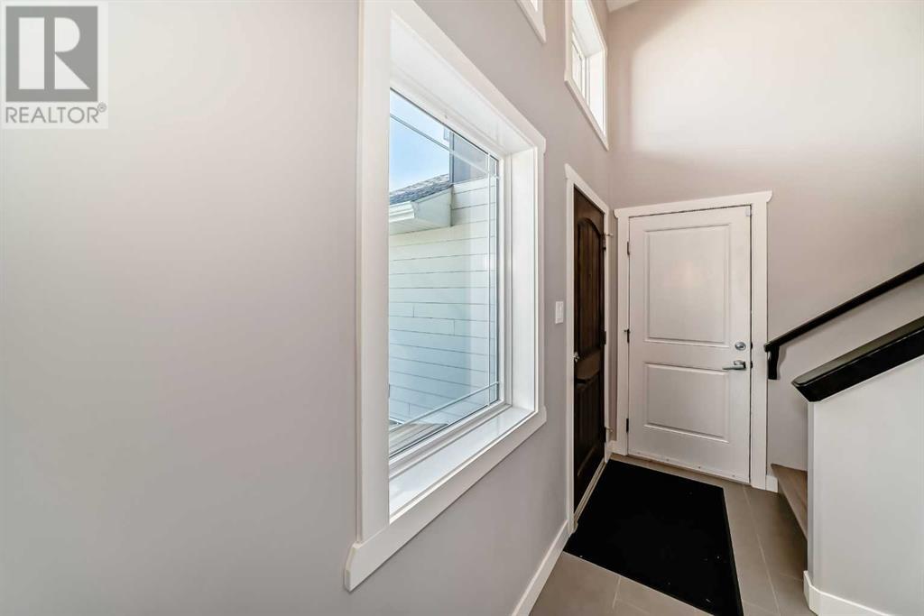 612 Aquitania Boulevard W, Lethbridge, Alberta  T1J 5G5 - Photo 3 - A2230894