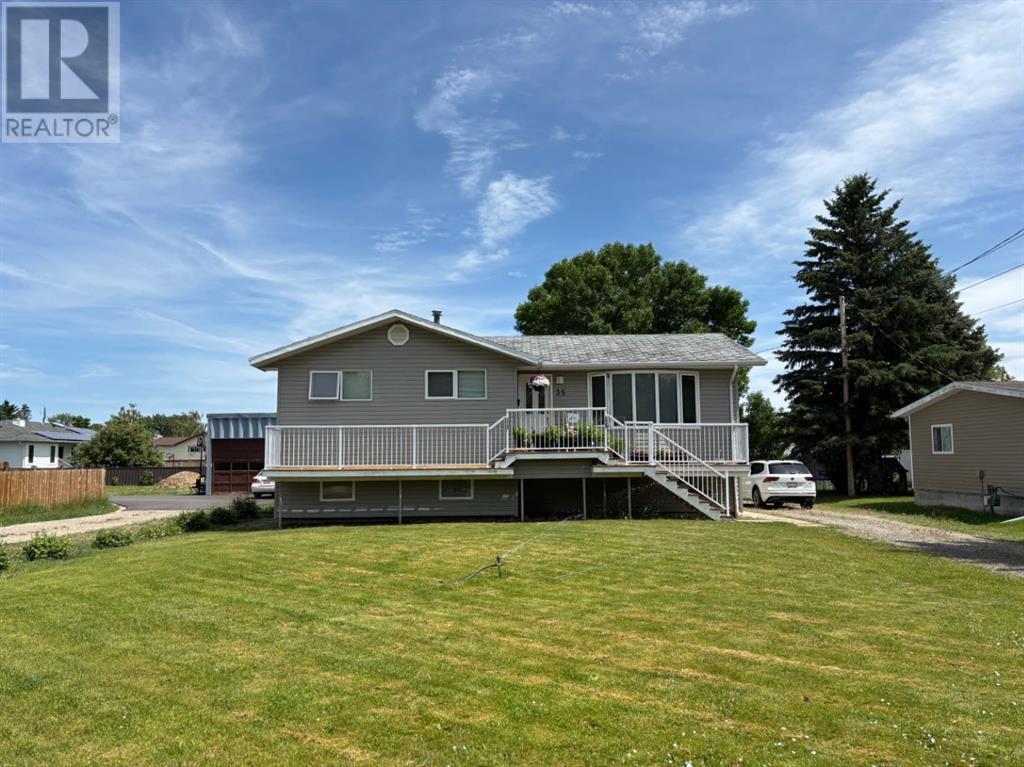 35 S 2 Street E, Magrath, Alberta