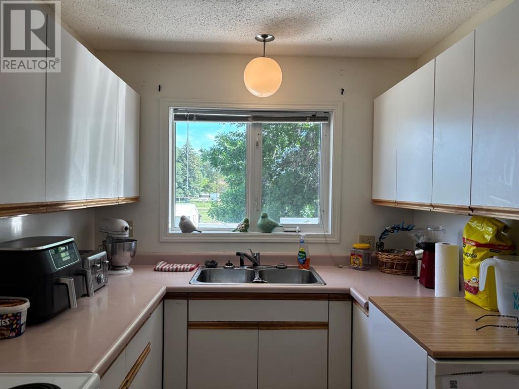 35 S 2 Street E, Magrath, Alberta  T0K 1J0 - Photo 10 - A2233080