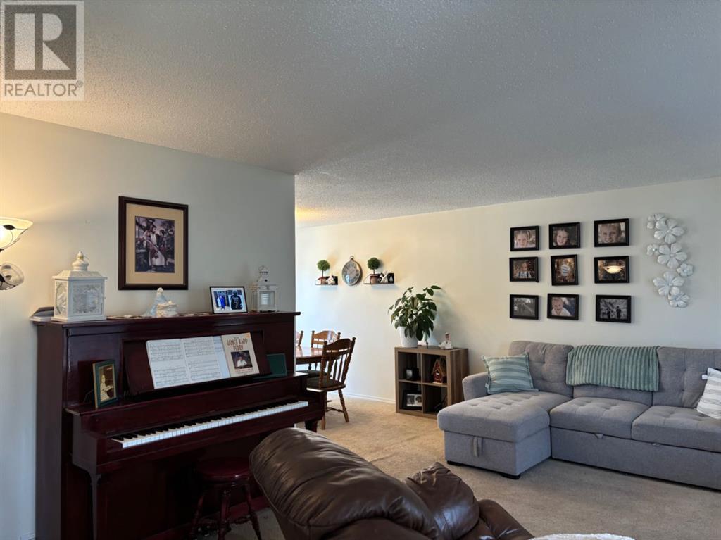 35 S 2 Street E, Magrath, Alberta  T0K 1J0 - Photo 3 - A2233080
