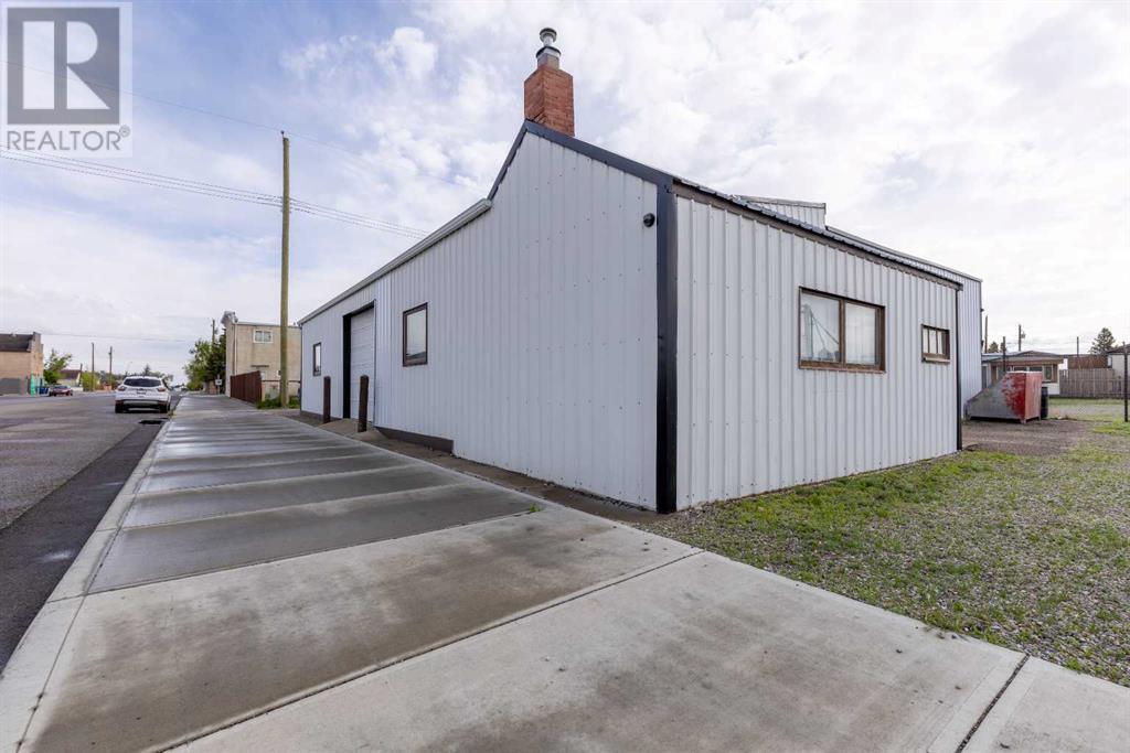 201 & 215 15 Street, Fort Macleod, Alberta  T0L 0Z0 - Photo 3 - A2221719