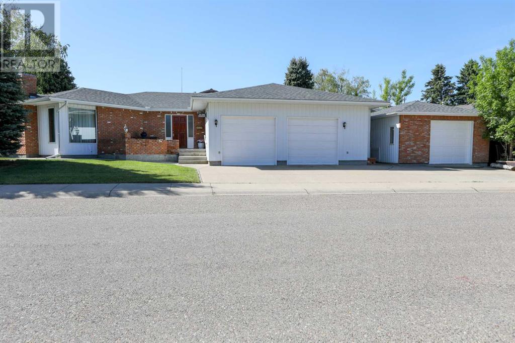 90 Tudor Crescent S, Lethbridge, Alberta