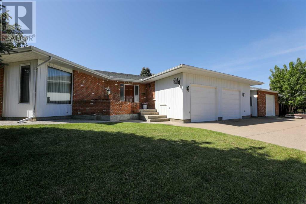 90 Tudor Crescent S, Lethbridge, Alberta  T1K 5C8 - Photo 2 - A2226364
