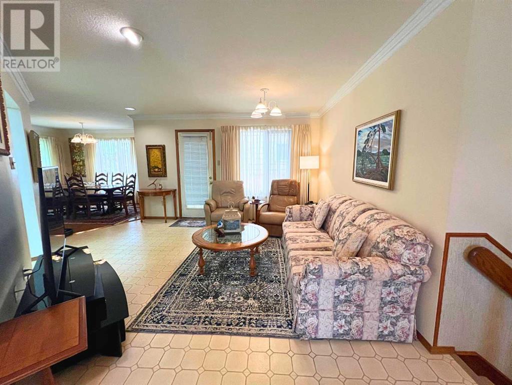 90 Tudor Crescent S, Lethbridge, Alberta  T1K 5C8 - Photo 6 - A2226364