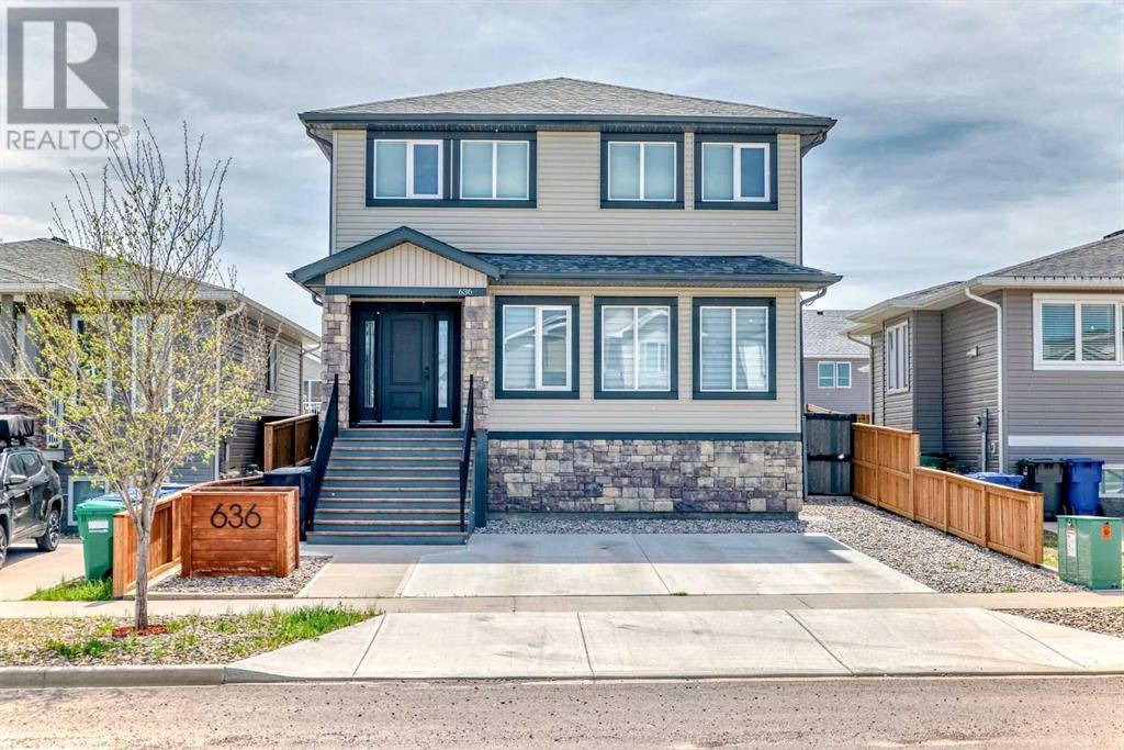 636 Aquitania Boulevard W, Lethbridge, Alberta