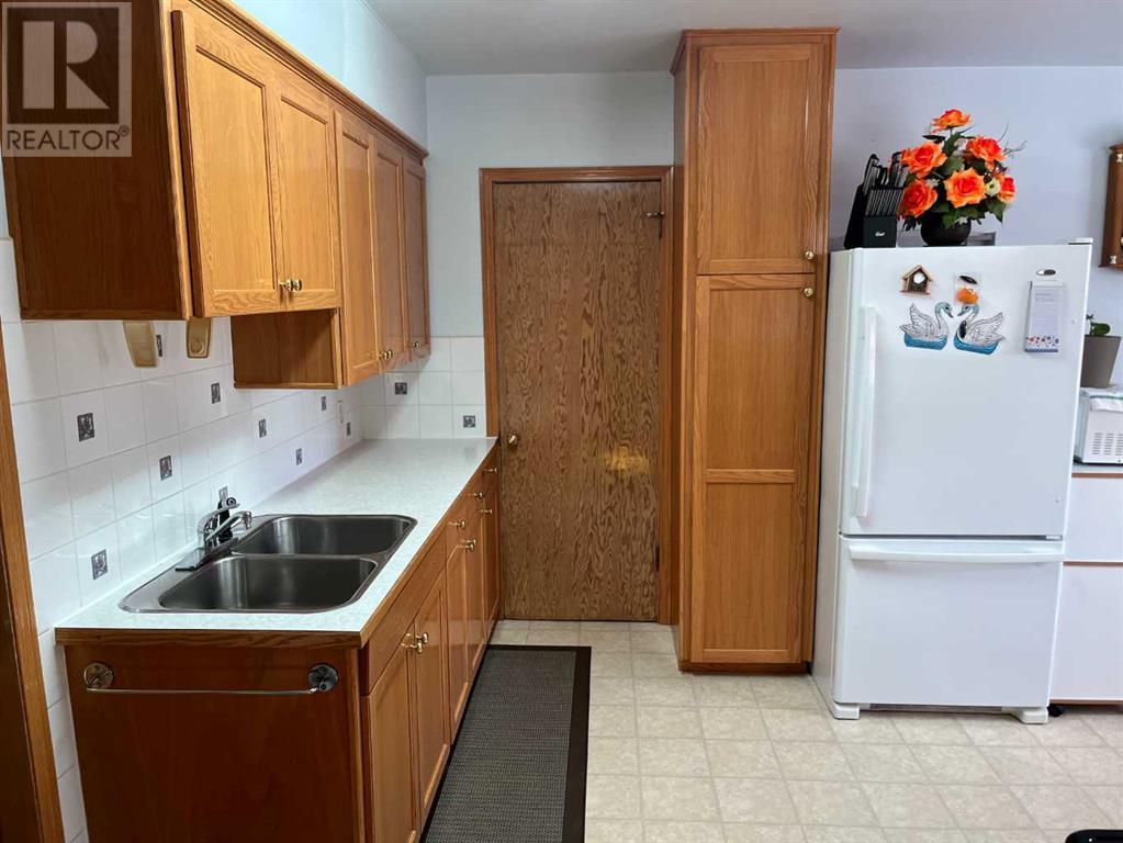 111 7th Avenue W, Bow Island, Alberta  T0K 0G0 - Photo 3 - A2234359