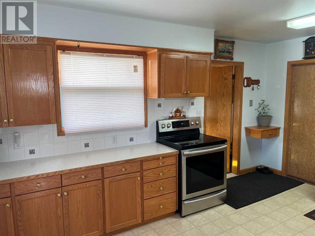 111 7th Avenue W, Bow Island, Alberta  T0K 0G0 - Photo 2 - A2234359