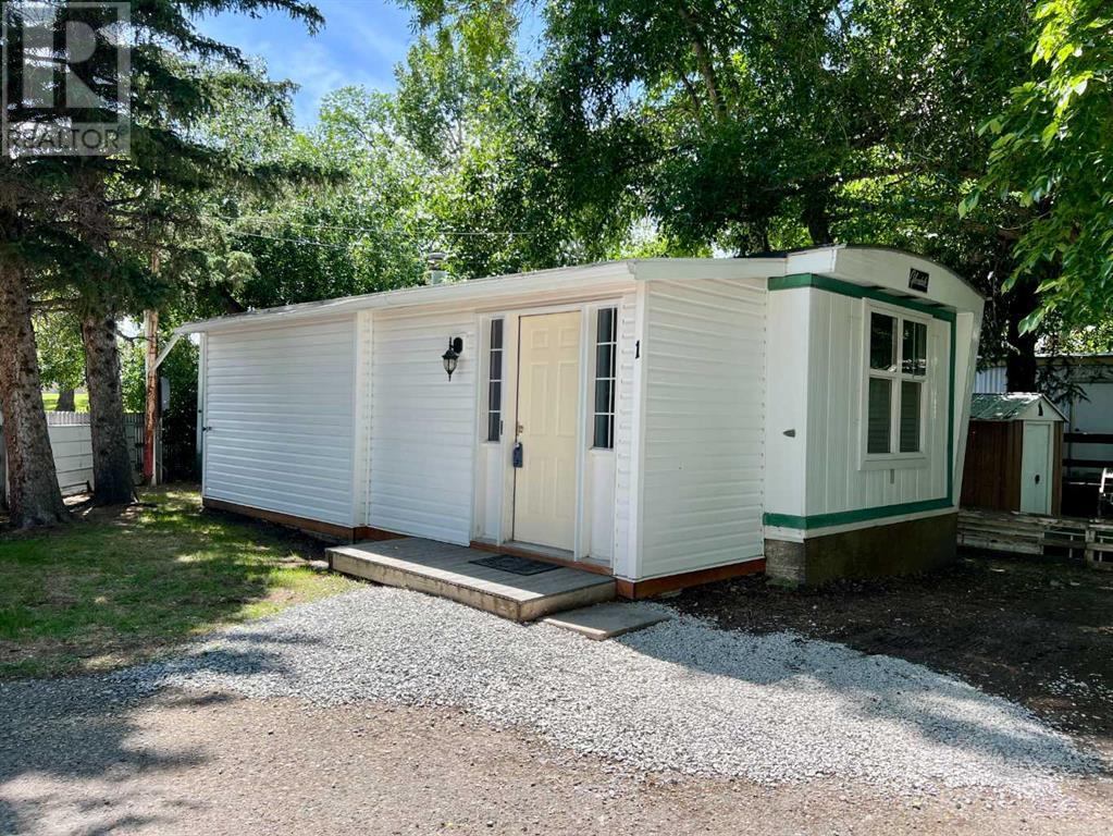 1, 911 MacLeod Street, Pincher Creek, Alberta