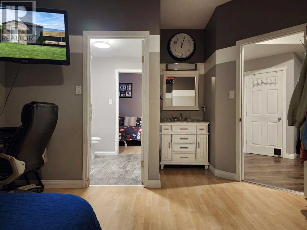 11 Link Spur, Claresholm, Alberta  T0L 0T0 - Photo 36 - A2197770