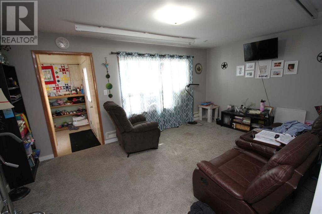 5810 52 Street, Taber, Alberta  T1G 1K7 - Photo 5 - A2223783