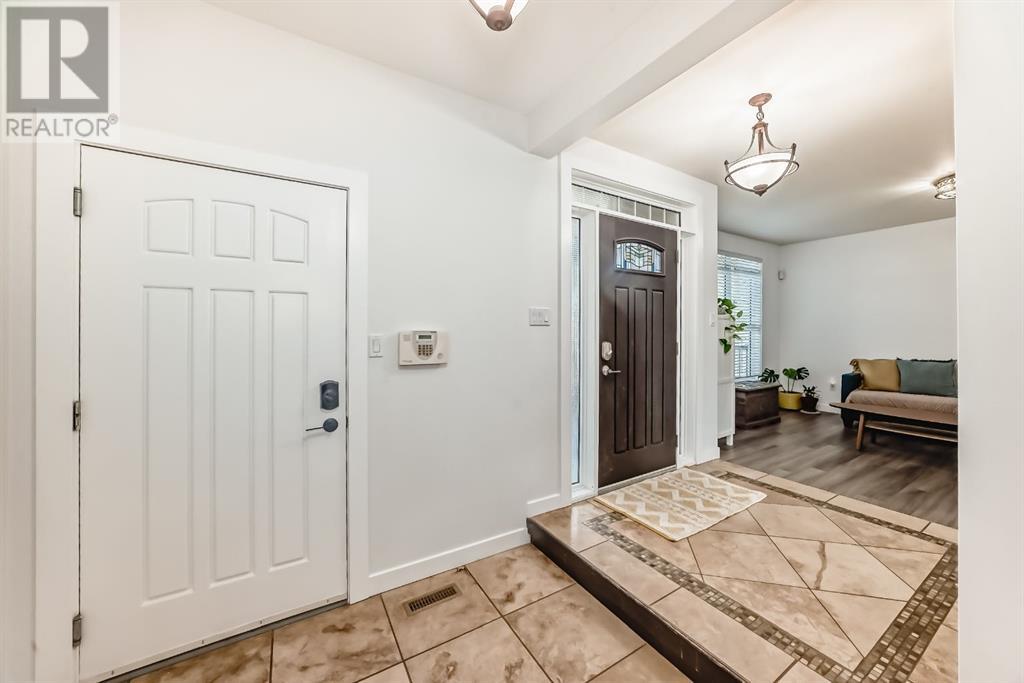 340 Tartan Circle W, Lethbridge, Alberta  T1J 0Z1 - Photo 3 - A2228153