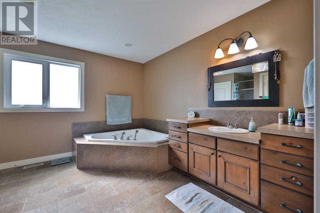 24 N 2a Street E, Magrath, Alberta  T0K 1J0 - Photo 22 - A2236266