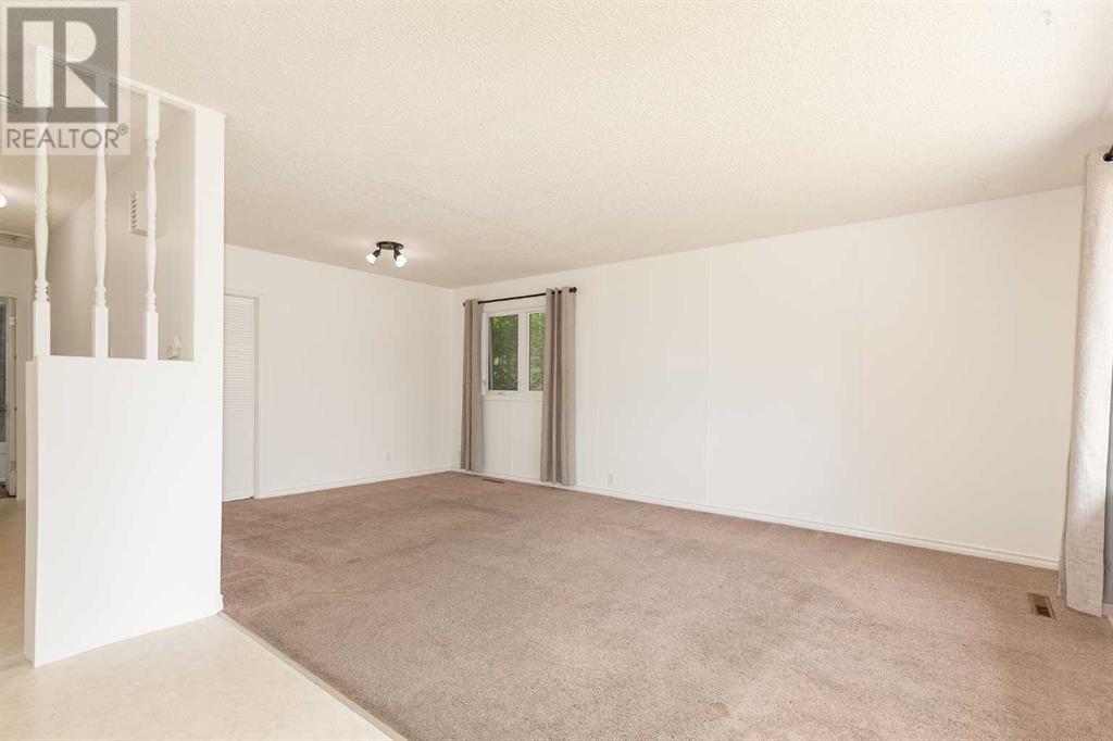 2115 15 Avenue S, Lethbridge, Alberta  T1K 0X4 - Photo 2 - A2235902