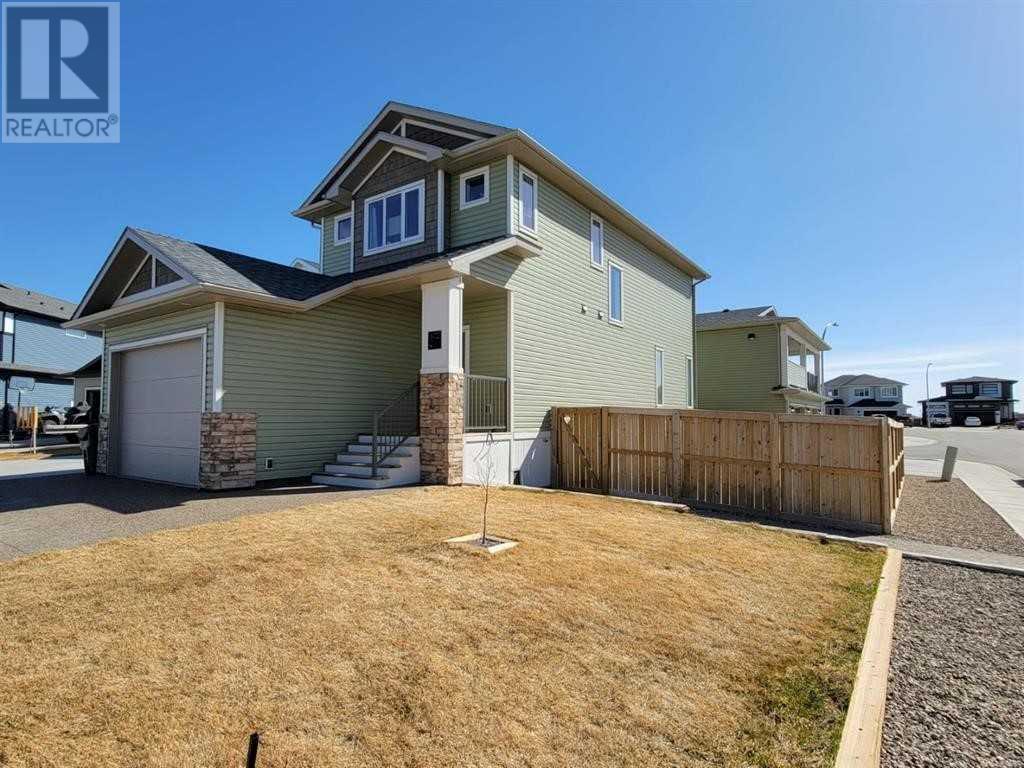 602 Bluebell Bay W, Lethbridge, Alberta  T1J 5S5 - Photo 2 - A2236707
