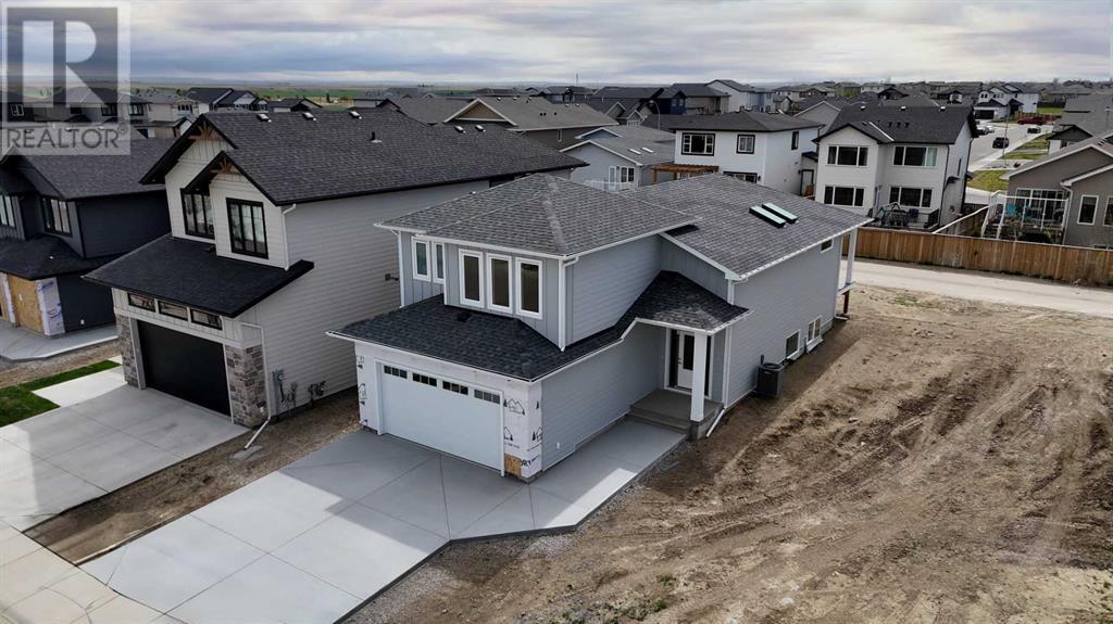 533 Riverhills Way W, Lethbridge, Alberta  T1K 8H7 - Photo 2 - A2199002