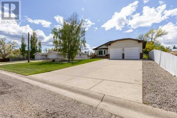 135 5 Street W, Cardston, Alberta  T0K 0K0 - Photo 3 - A2223238