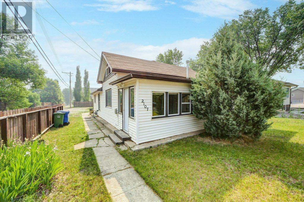 2107 19 Street, Coaldale, Alberta  T1M 1E8 - Photo 2 - A2230356