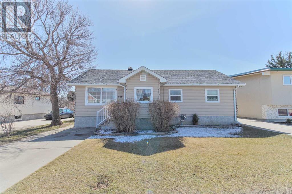 565 Rogers Avenue, Picture Butte, Alberta  T1K 2A0 - Photo 1 - A2208692