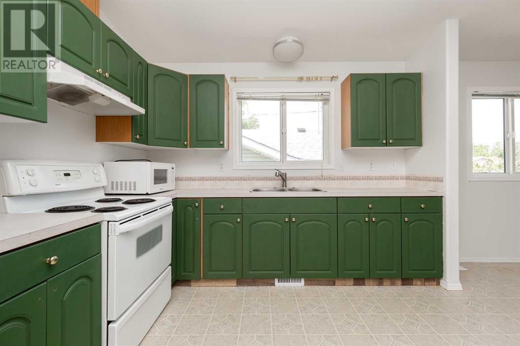 329 4a Street, Stirling, Alberta  T0K 2E0 - Photo 7 - A2225658