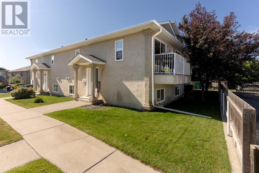 2, 43 Highlands Place W, Lethbridge, Alberta