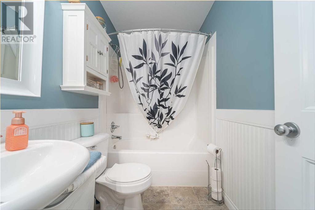 2, 43 Highlands Place W, Lethbridge, Alberta  T1J 4Y4 - Photo 26 - A2237848