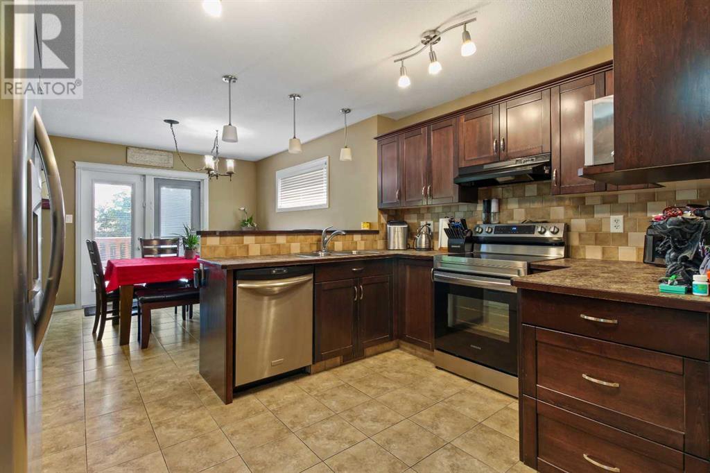 213 Firelight Crescent W, Lethbridge, Alberta  T1J 4W1 - Photo 8 - A2237816