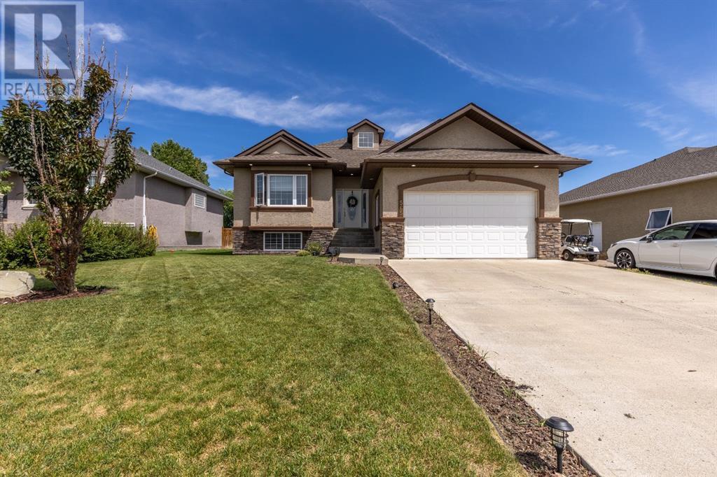 565 8A Avenue W, Cardston, Alberta
