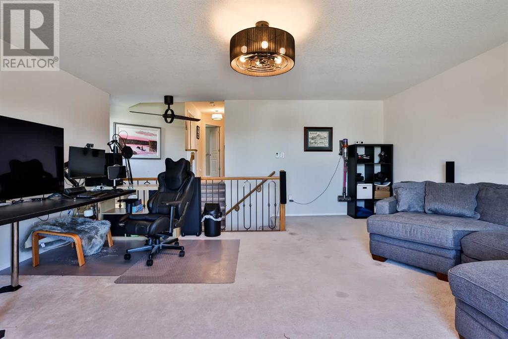 16 Fairmont Park Landing S, Lethbridge, Alberta  T1K 7L1 - Photo 21 - A2235225