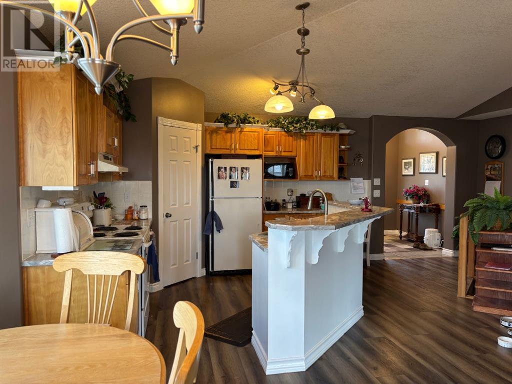 10 Centennial Place, Magrath, Alberta  T0K 1J0 - Photo 12 - A2215674