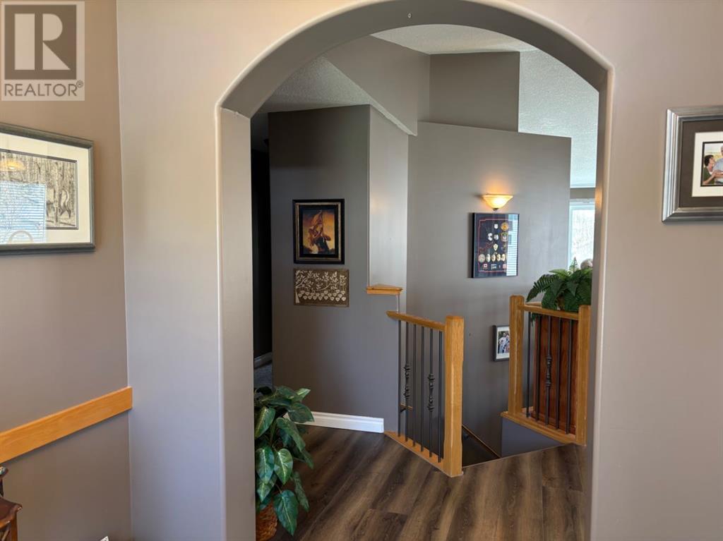 10 Centennial Place, Magrath, Alberta  T0K 1J0 - Photo 4 - A2215674