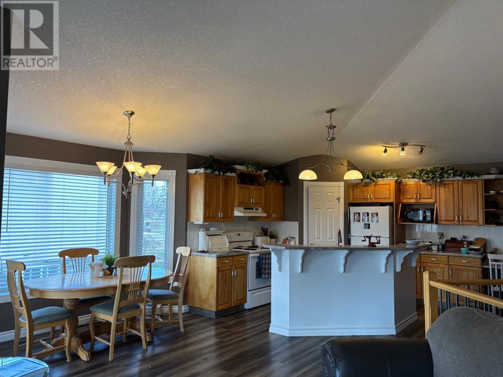 10 Centennial Place, Magrath, Alberta  T0K 1J0 - Photo 8 - A2215674