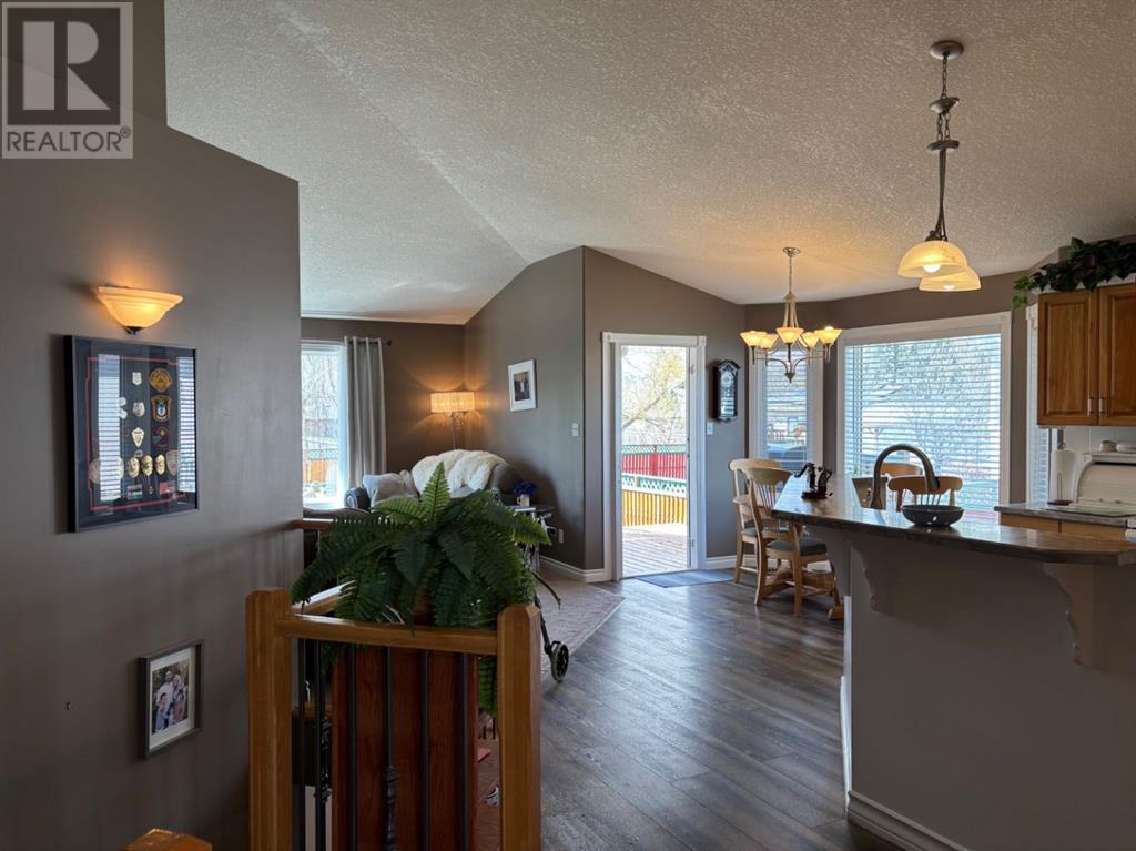 10 Centennial Place, Magrath, Alberta  T0K 1J0 - Photo 5 - A2215674