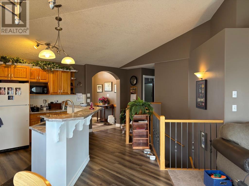 10 Centennial Place, Magrath, Alberta  T0K 1J0 - Photo 7 - A2215674