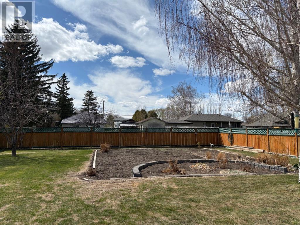10 Centennial Place, Magrath, Alberta  T0K 1J0 - Photo 35 - A2215674