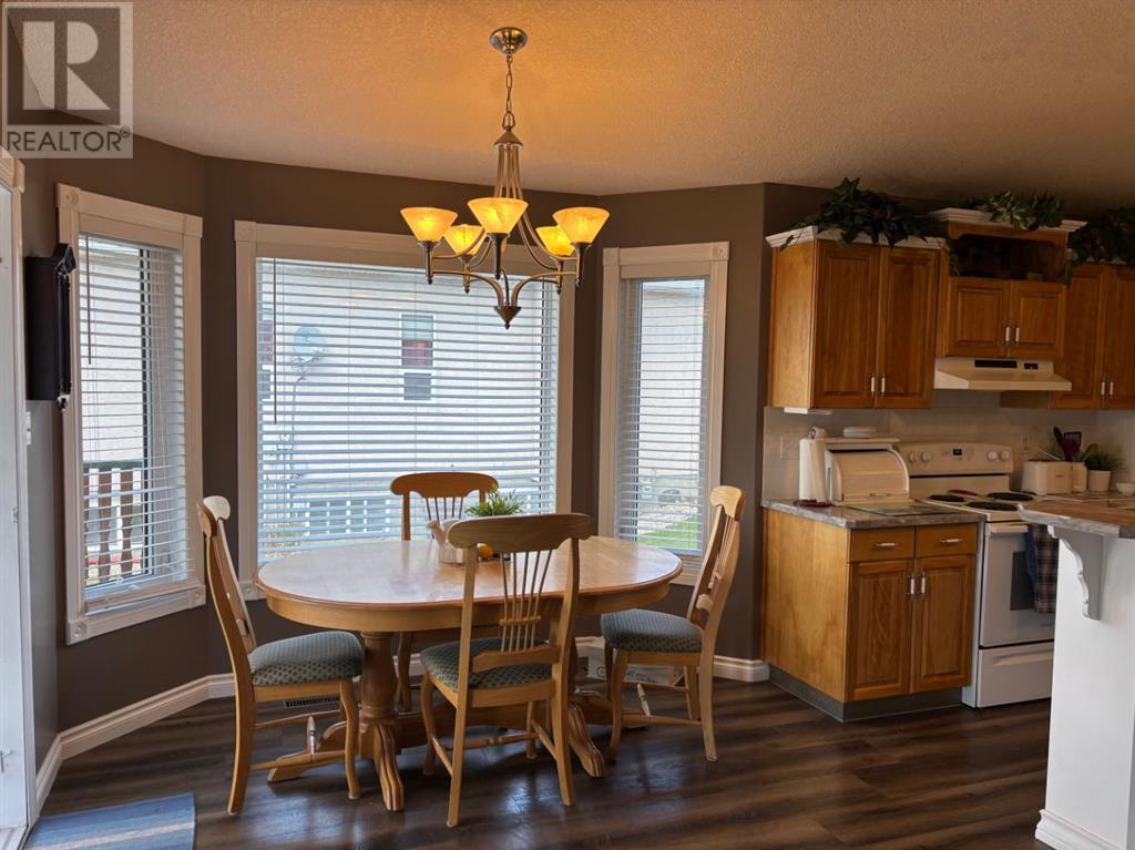 10 Centennial Place, Magrath, Alberta  T0K 1J0 - Photo 10 - A2215674